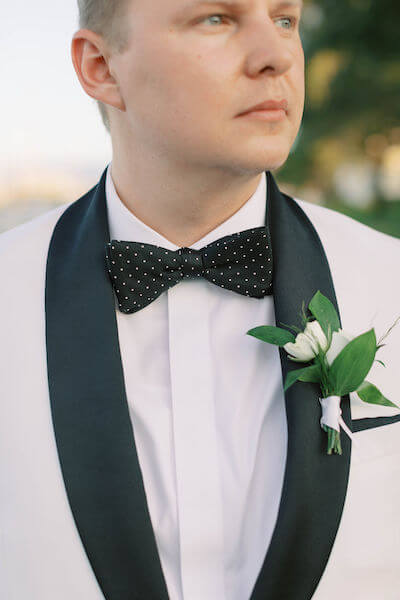 groom in white dinner jacket - black bow tie with white dots - St Petersburg wedding - St Petersburg wedding planner