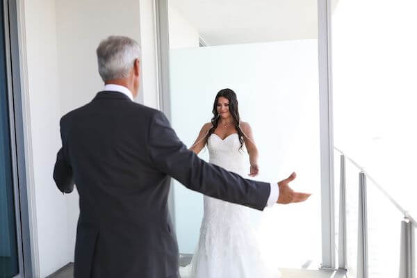 father of the bride seeing his daughter for the first time