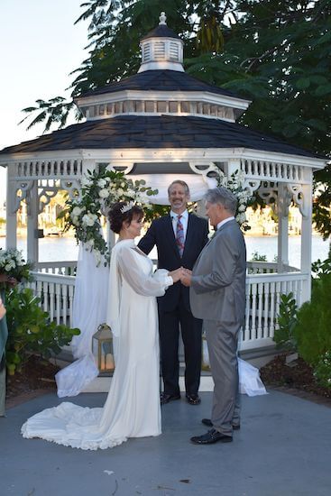 brid eand groom exchanging wedding vows at the Davis Islands Garden Club