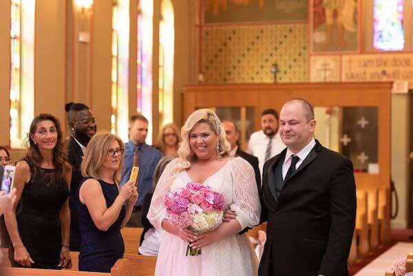 Bride walking down the aisle of her Tampa weding