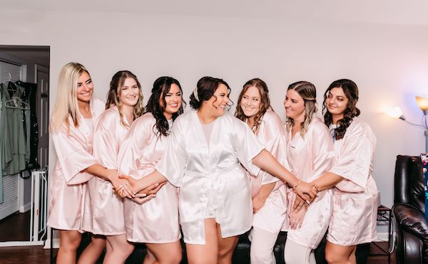 Tampa bride with her wedding party