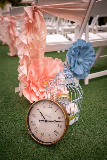 Vintage clocks to guests won't be late for a very important date