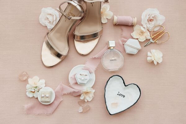 Bride's wedding accessories