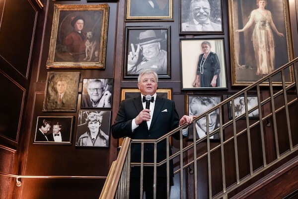 Father of the bride welcome guests to his daughters Tampa wedding