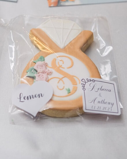 Elegant cookies as a wedding favor