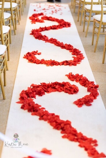 Aisle runner with a red rose pattern