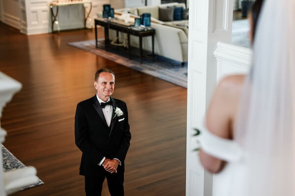 Father seeing the bride for the first time