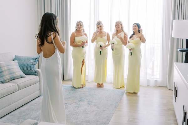 A wedding parties first lookm at the bride.