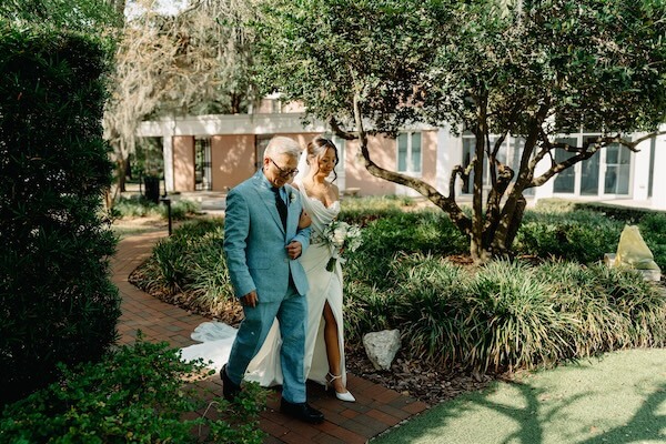 a bride and her father beofre her Tampa wedding cermeony.