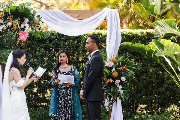 An outdoor wedding ceremony at the Tampa Garden Club.