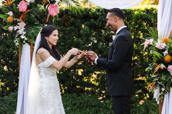 An outdoor wedding ceremony at the Tampa Garden Club.
