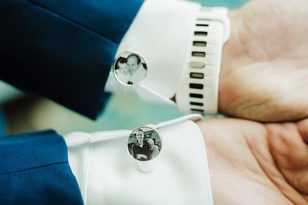 A groom with incredible photo cufflinks.