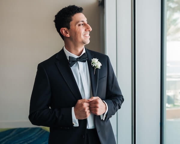 A groom dressed and ready for his clearwater wedding.
